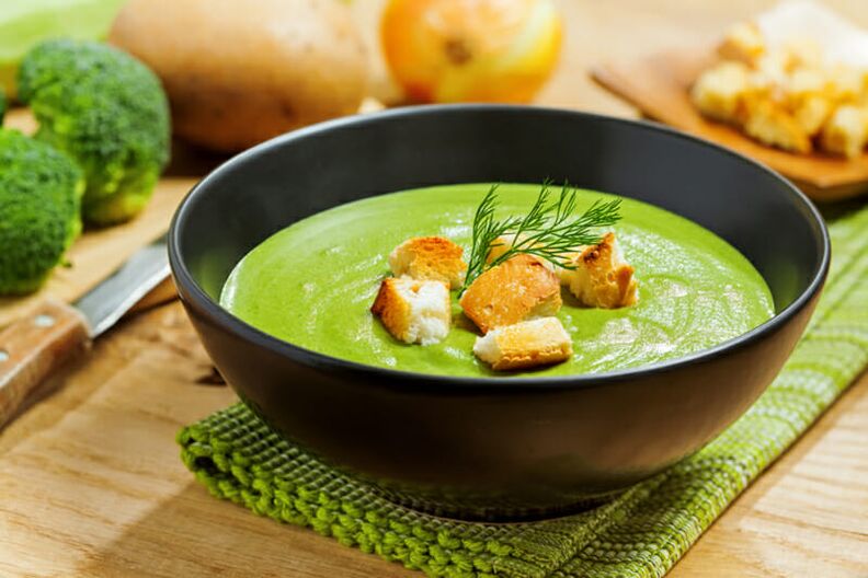 Sup krim brokoli dina menu gizi pikeun ngirangan beurat awak